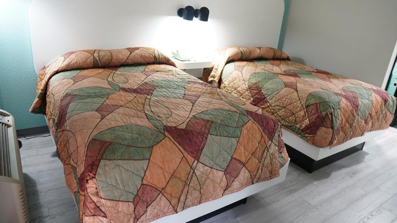 Heavener Hodler Inn מראה חיצוני תמונה